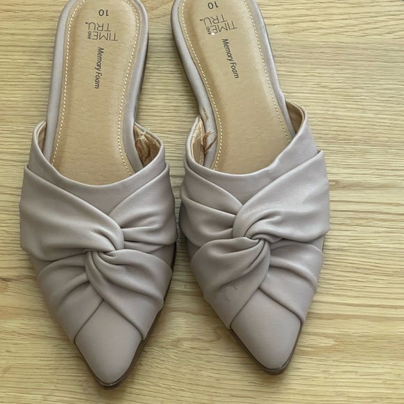Time and Tru memory foam flats in great condition size 10 - Picture 3 of 7